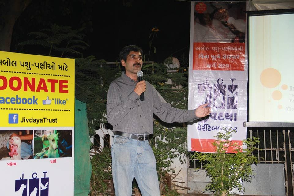 Our expert Mr. Kartik Shastri explaining the importance of the Indian Pariah breed